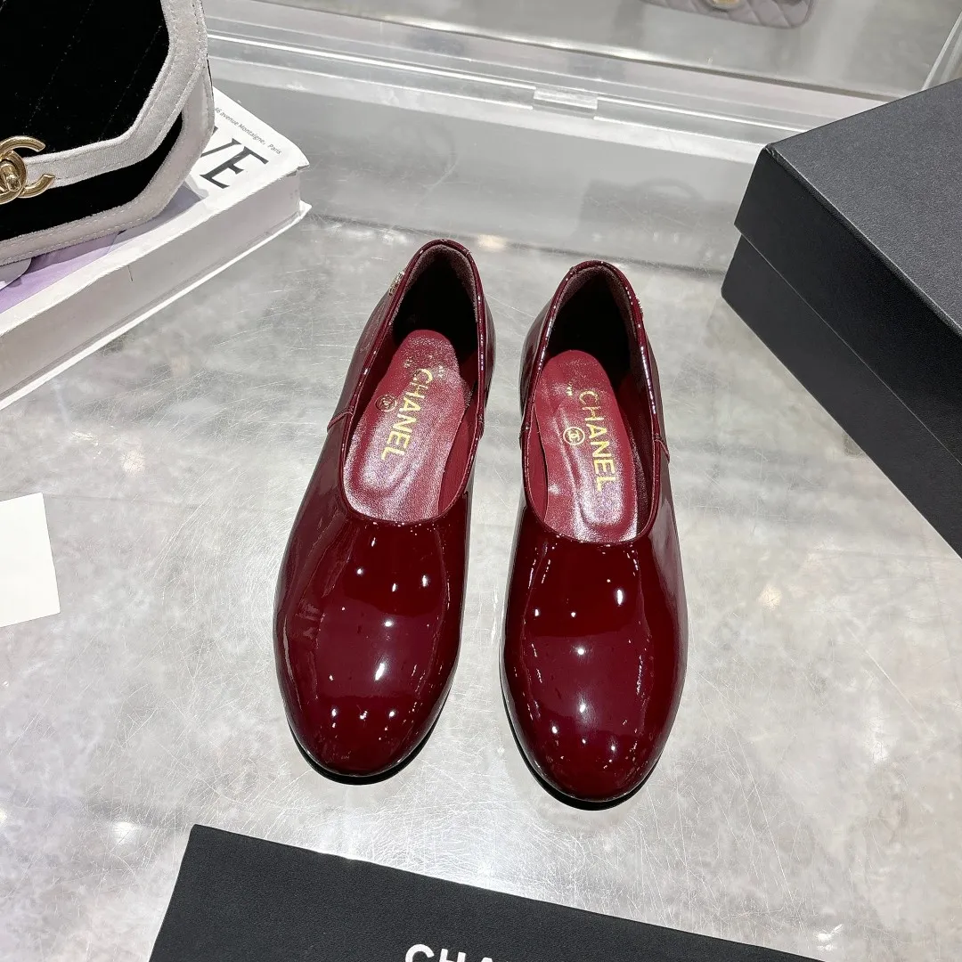 👟👟Ex-factory price 380👟👟 Genuine leather sole +40 25C early spring new Chanel loafers; fabric: patent leather: color black; white; burgundy, code number: 5-40; (custom-made 41 custom-made non-refundable)